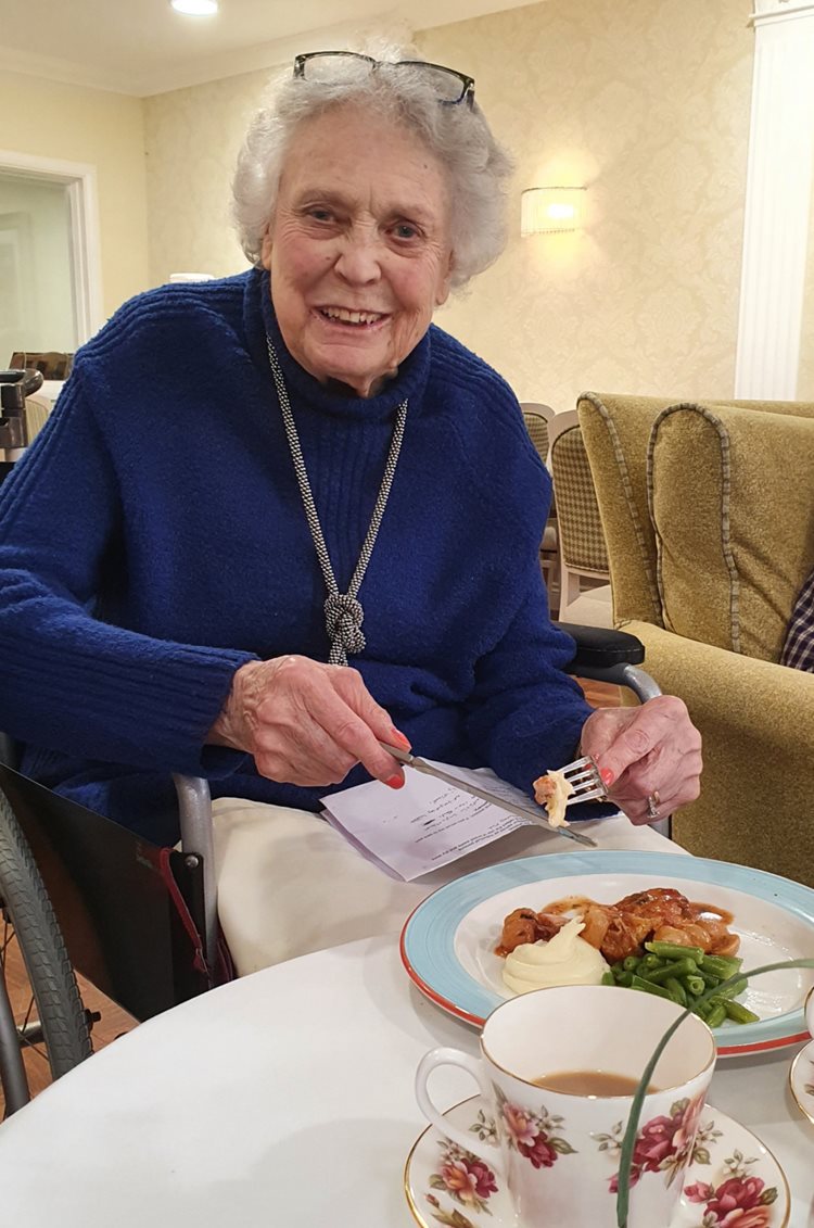 Sevenoaks care home dines through the decades with special guest